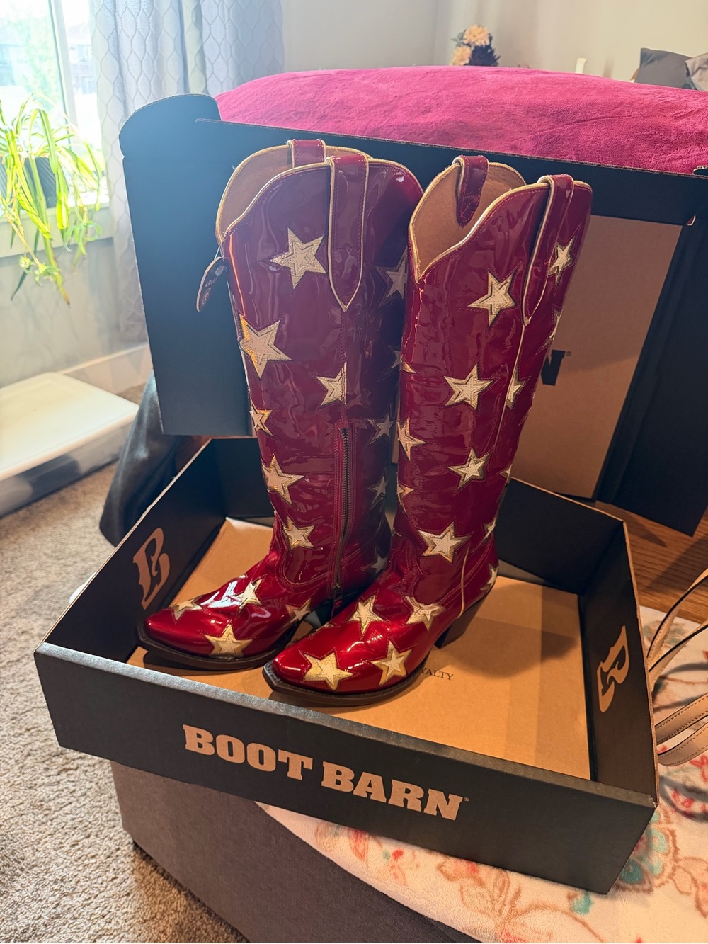 NWT Ariat Red Patent Leather Star Western Cowboy Boots – Size 7.5B